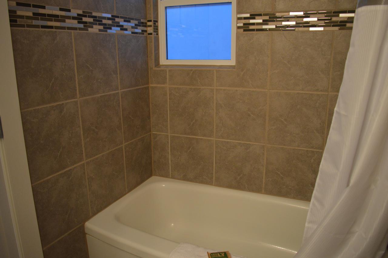 94 Motel & Rv Park 100 Mile House Bagian luar foto
